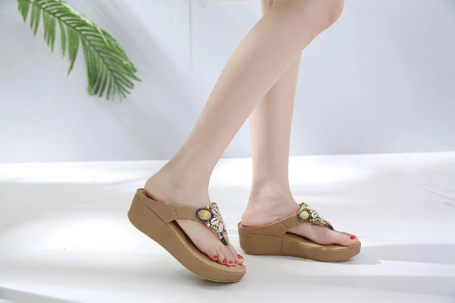 DKCHENH Summer flip flops, fashionable sandals, women's flat summer sandals for vacation and seaside wear.
