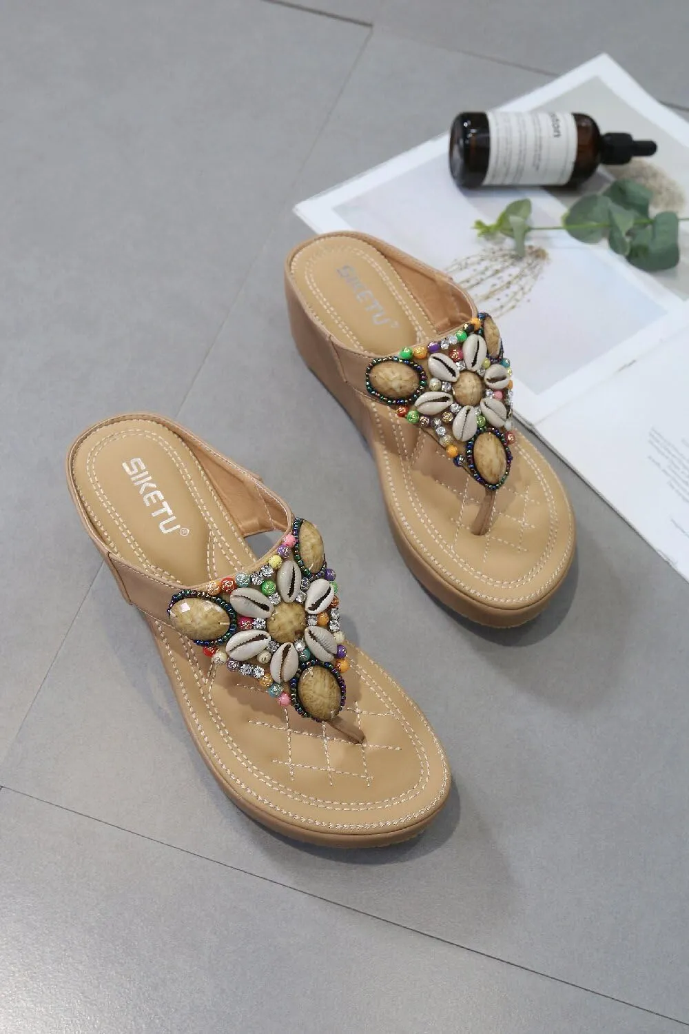 DKCHENH Summer flip flops, fashionable sandals, women's flat summer sandals for vacation and seaside wear.