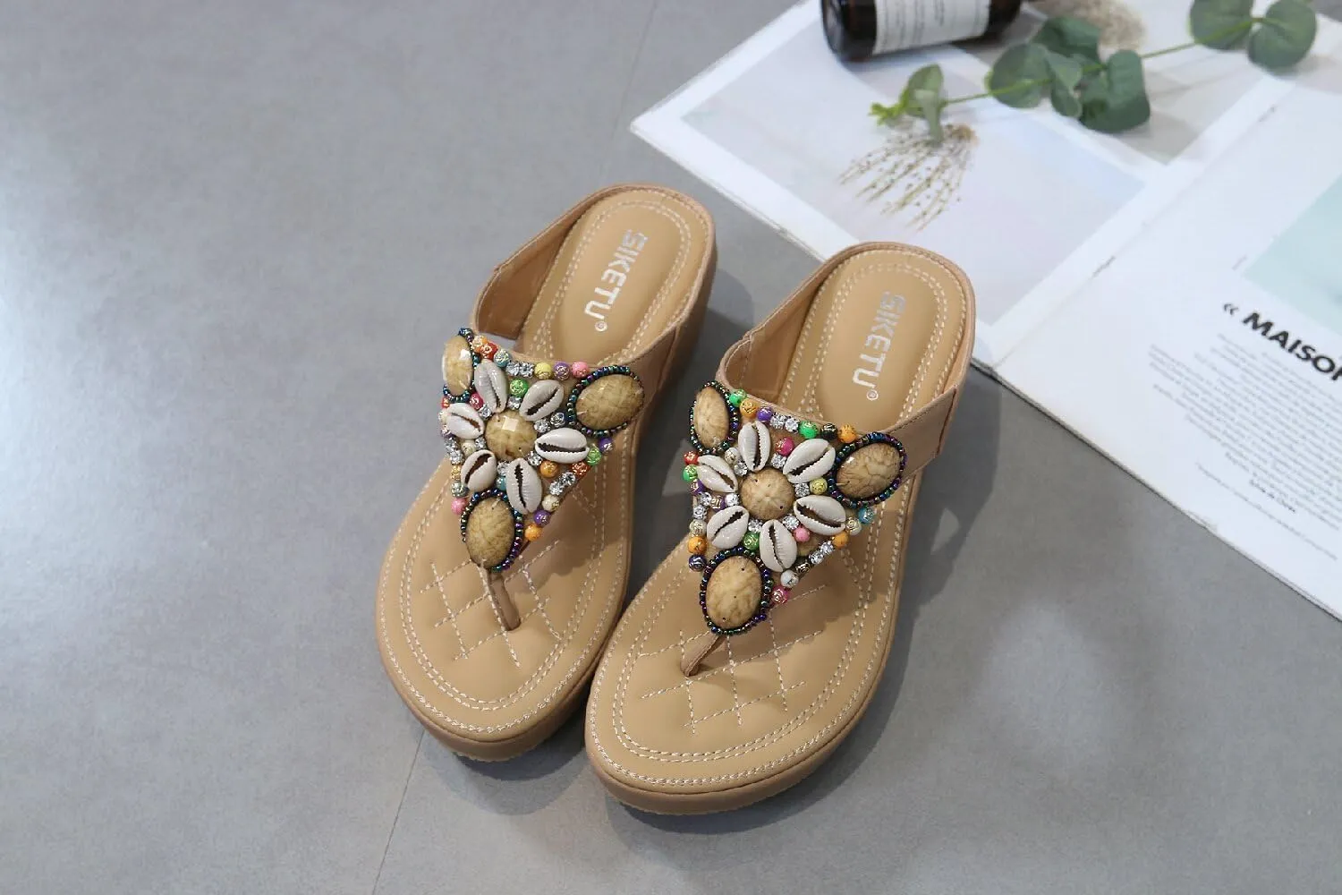 DKCHENH Summer flip flops, fashionable sandals, women's flat summer sandals for vacation and seaside wear.