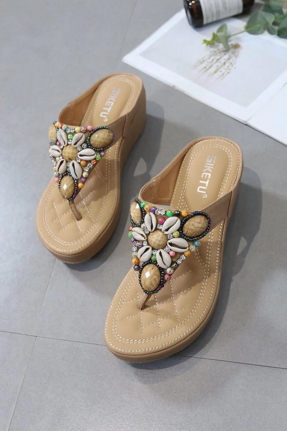 DKCHENH Summer flip flops, fashionable sandals, women's flat summer sandals for vacation and seaside wear.