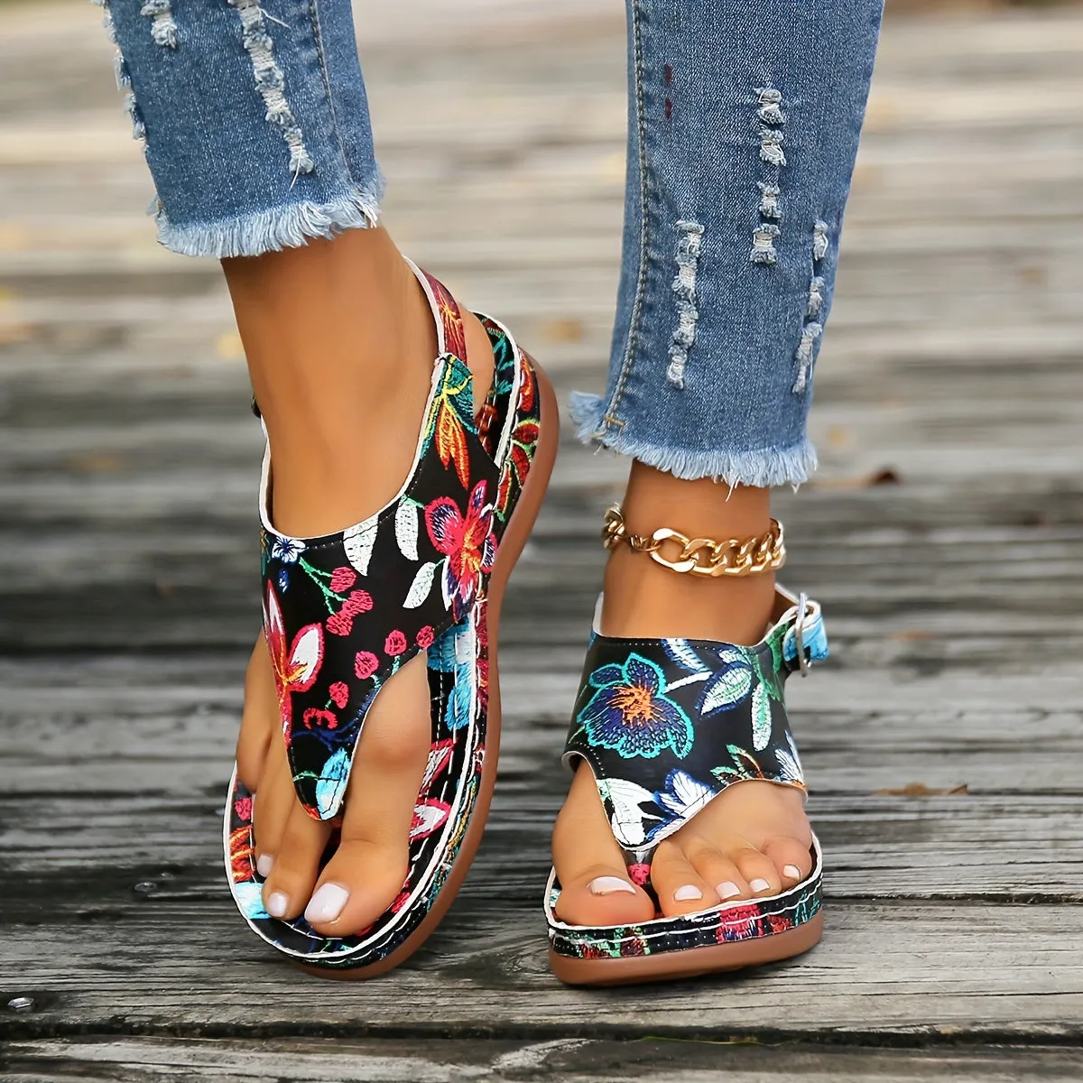Fashionable Women's Thick Sole Sandals