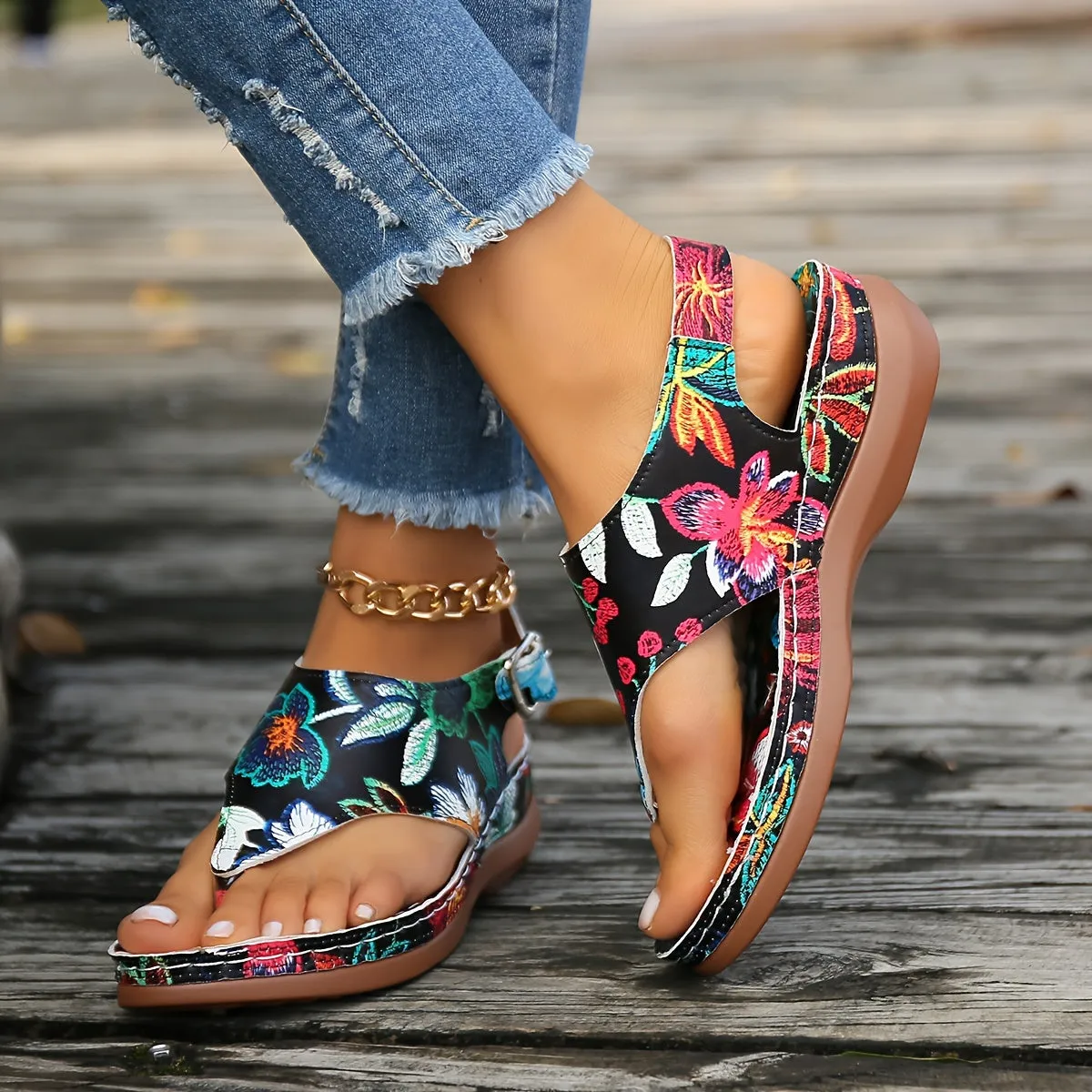 Fashionable Women's Thick Sole Sandals