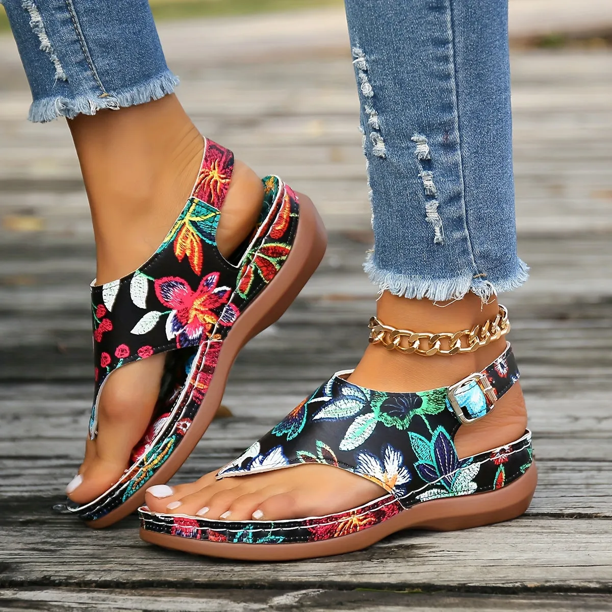 Fashionable Women's Thick Sole Sandals