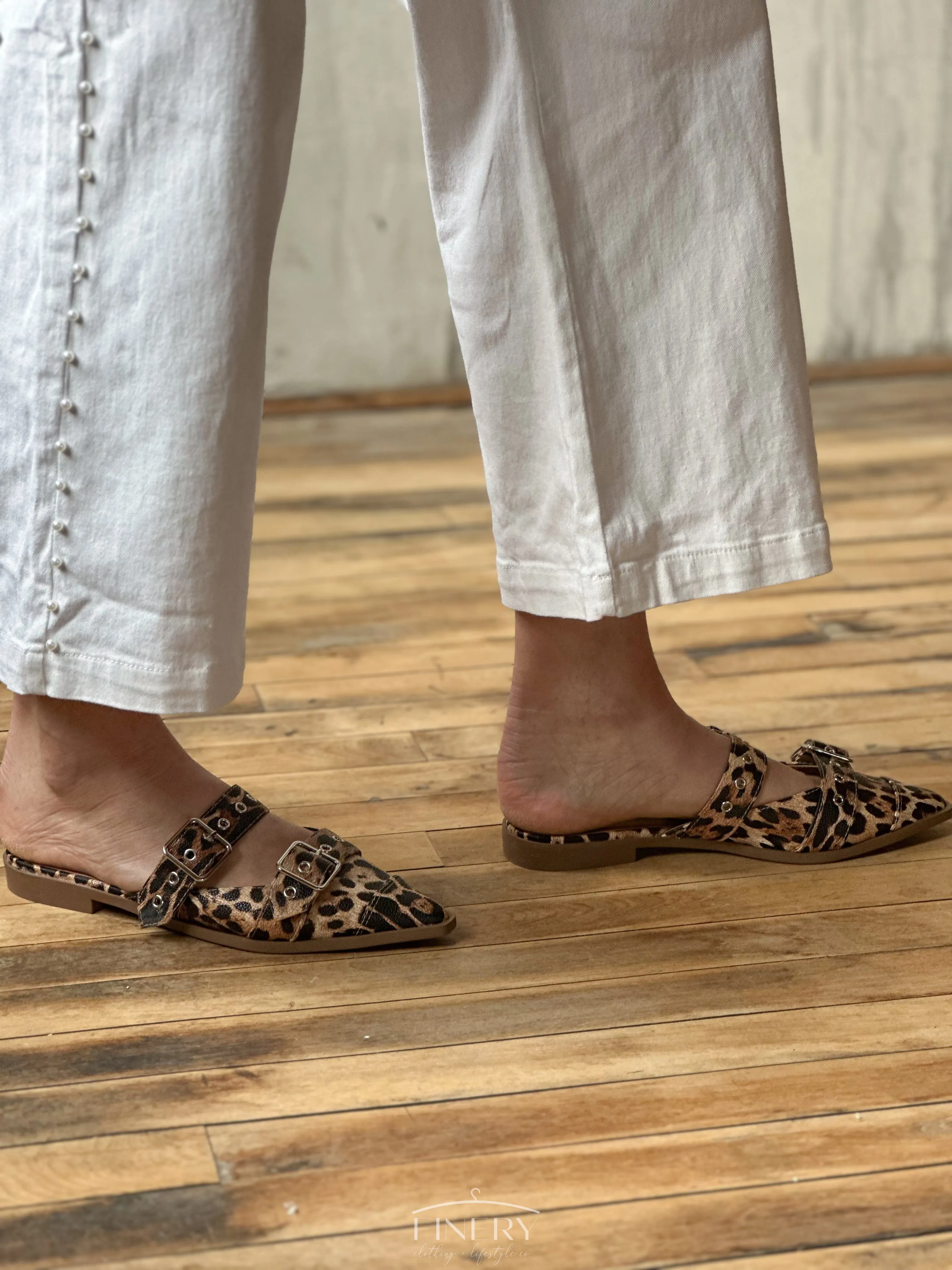 Usual Leo Flats