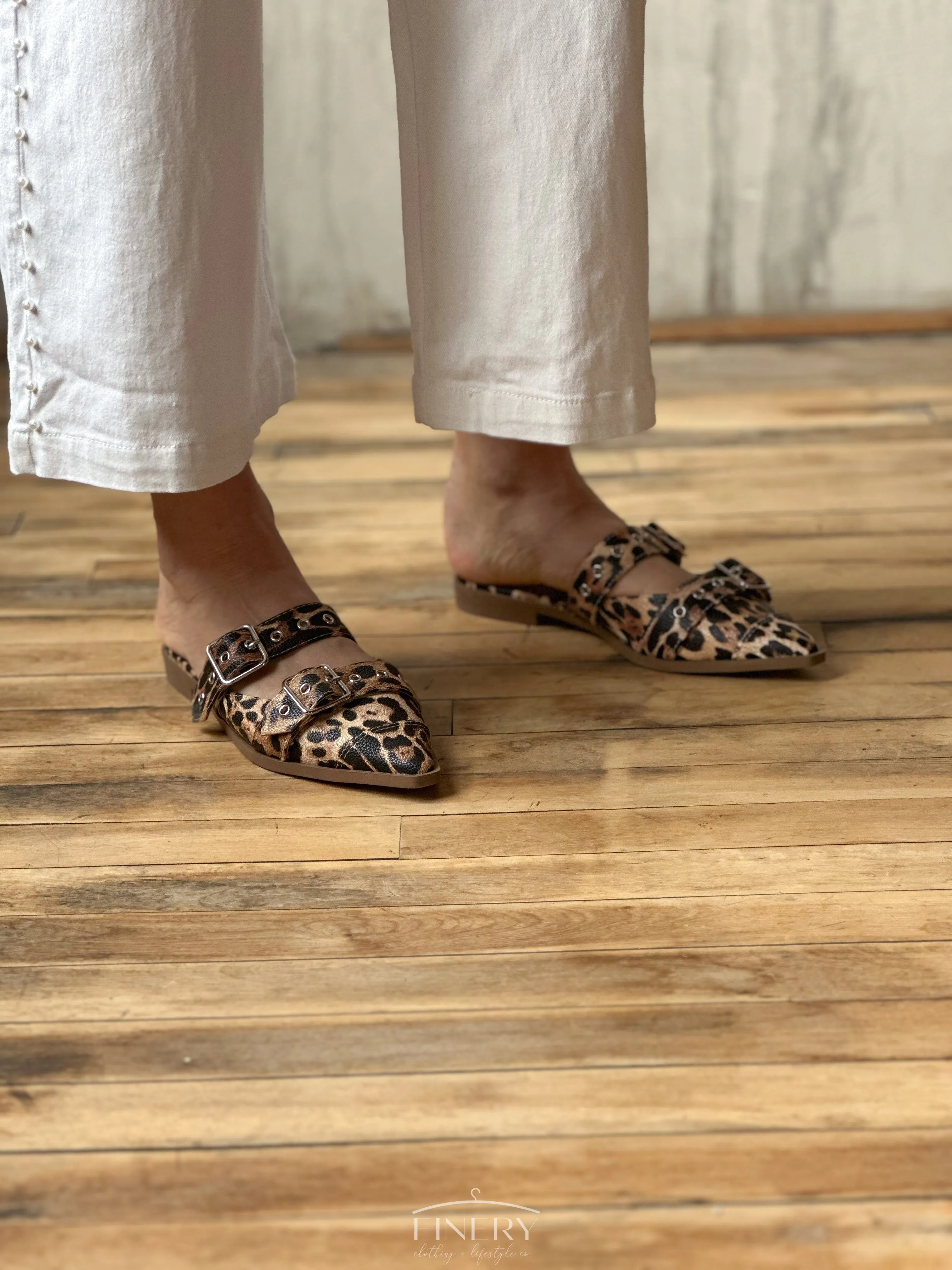Usual Leo Flats