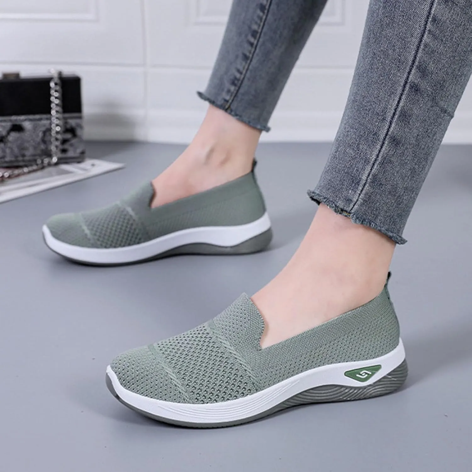 Women's Mesh Flats Shoes Breathable Slip on Shoes Casual Comfort Shoe Plus Size Trendy Shoes Walking Flats Shoe